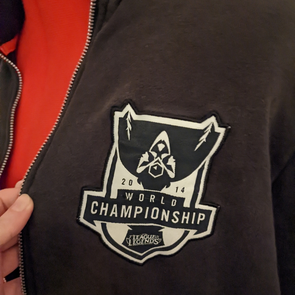 League of Legends LIMITED EDITION 2014 World Championship Jacket - Picture 2 of 6